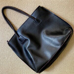 Chic and Sturdy Vegan Leather Tote Bag
